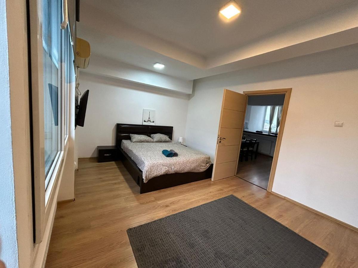 Elegant City Center Apartment Bukarest Exterior foto